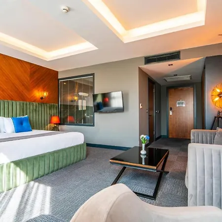 Hotel On7 4*