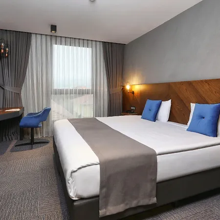 Hotel On7 4*